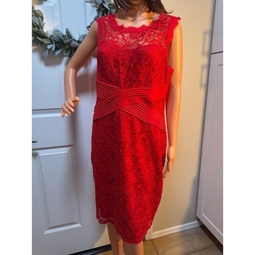 EUC Gorgeous Sexy Red lace sleeveless lined midi dress Size L